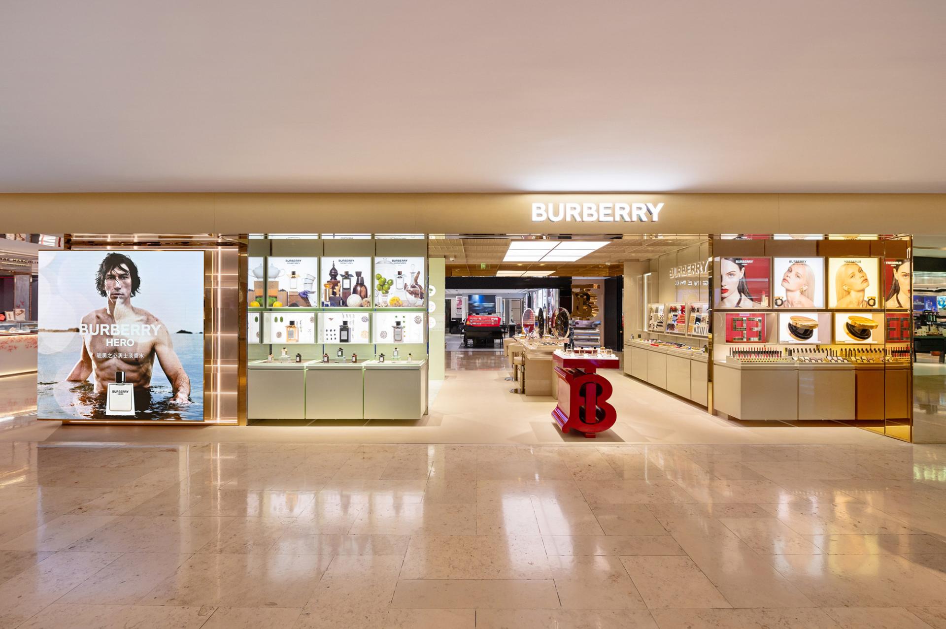 BURBERRY Beauty Store Grandly Opened in Nanjing Deji Plaza News HAYA Retail